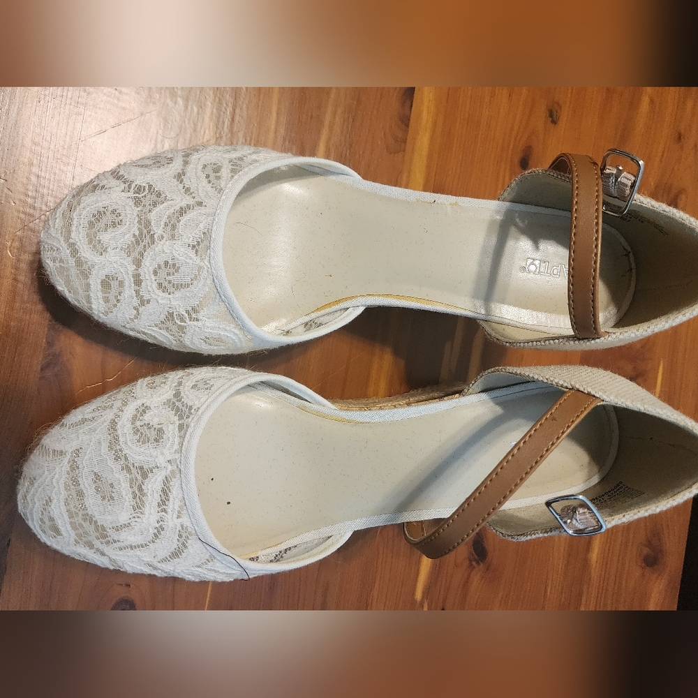 Cream heels size 7 1/2